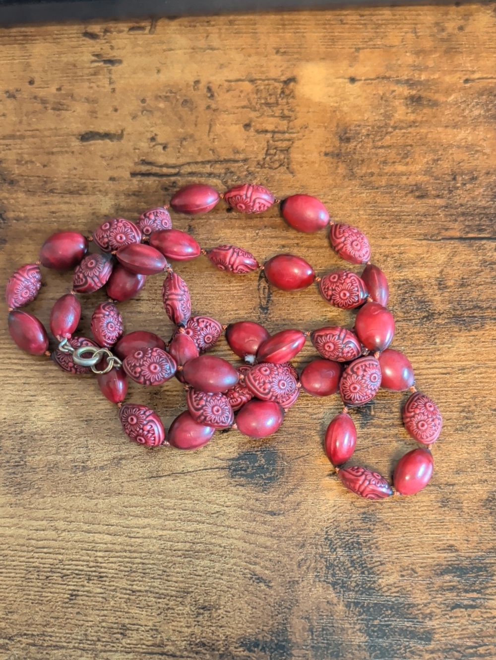 VINTAGE Red Cinnabar Oval Carved Flower Bead Necklace